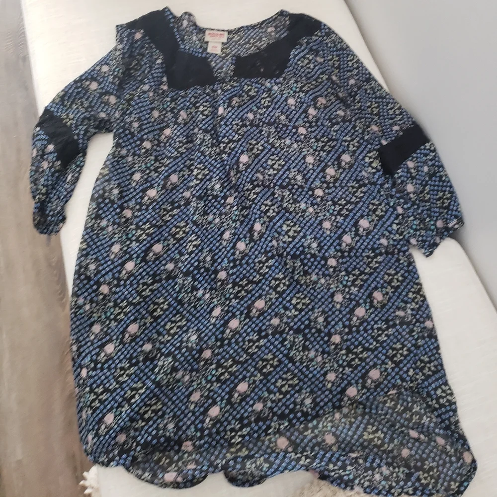 Mossimo Supply Co Hi Lo Quarter Sleeve Top - Picture 3 of 9